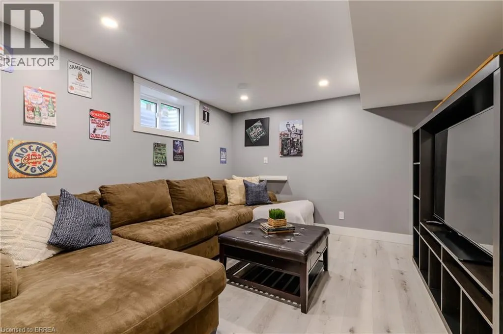 63 VEEVERS Drive