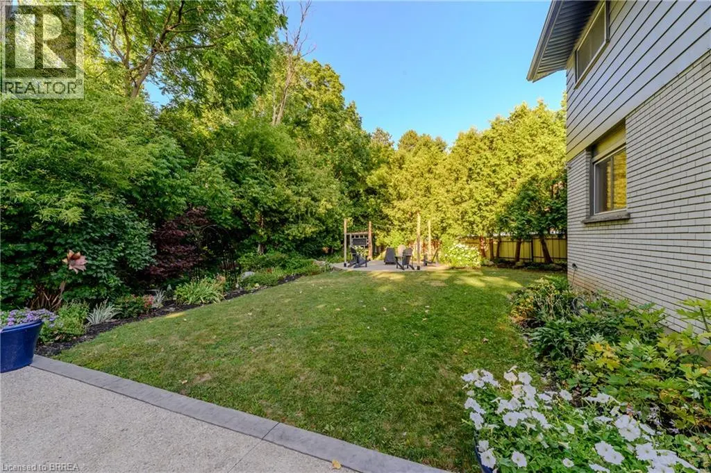 63 VEEVERS Drive