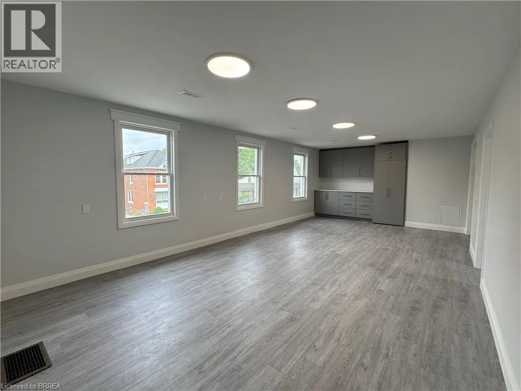 181 BRANT Avenue