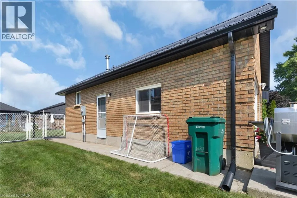 25 MCINTOSH Drive