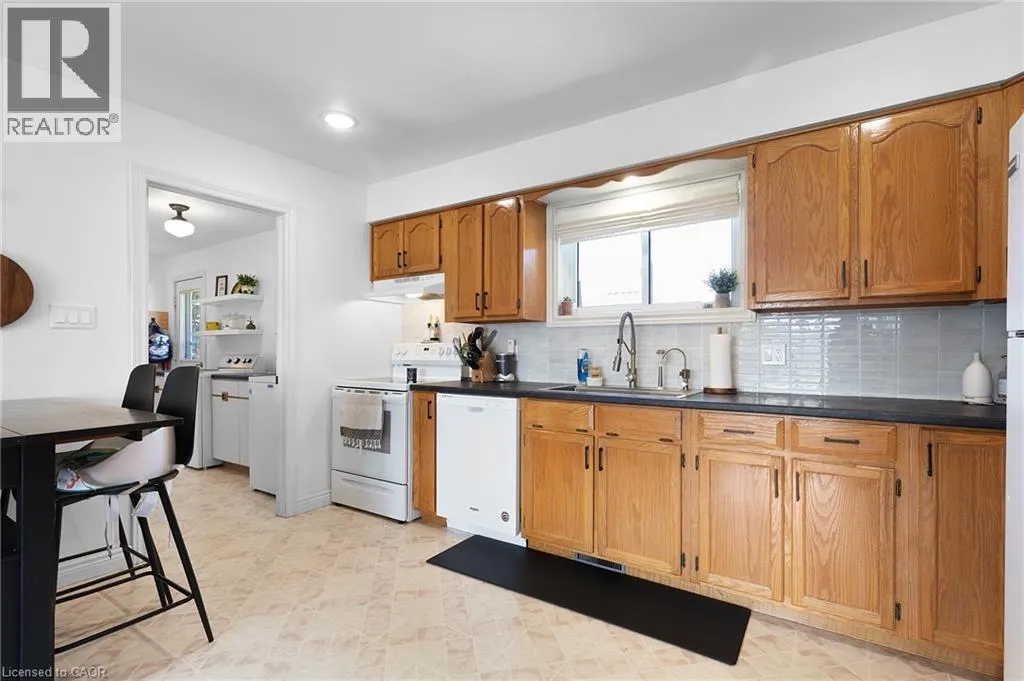 25 MCINTOSH Drive