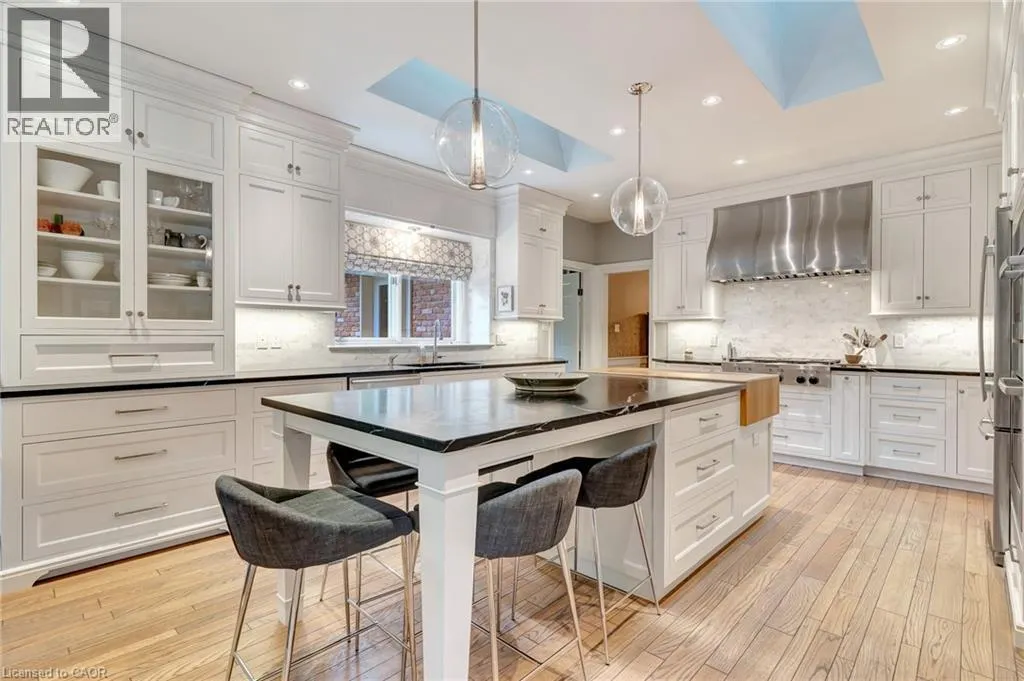 22 DEERPATH Court