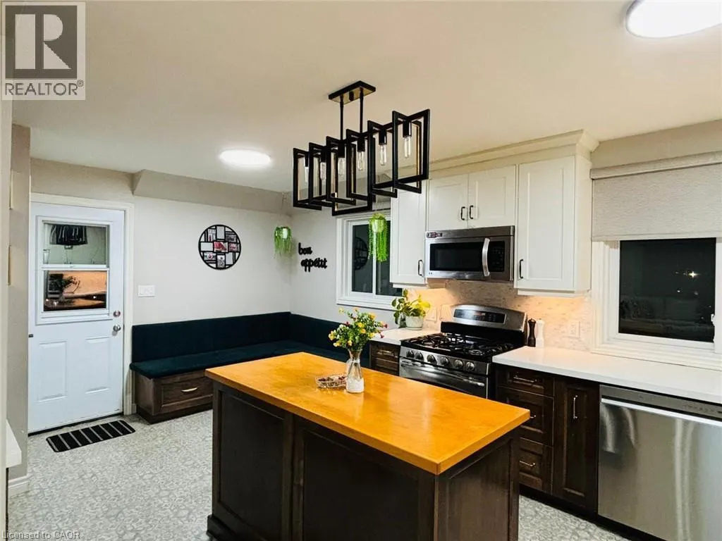 1442 PINEVIEW Court