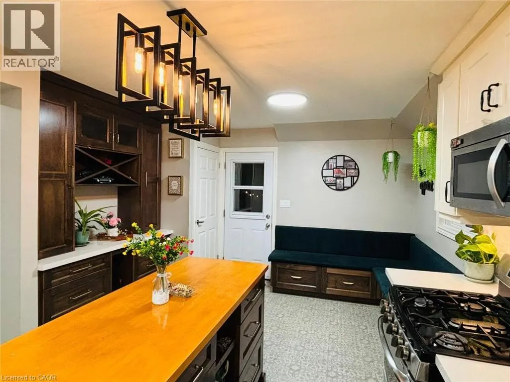 1442 PINEVIEW Court