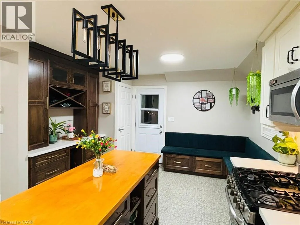 1442 PINEVIEW Court