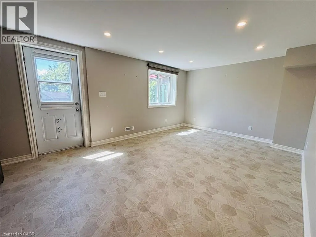 1442 PINEVIEW Court