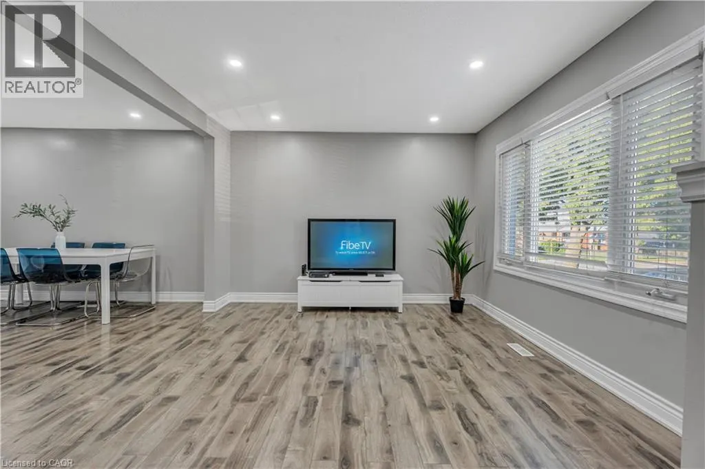 318 EAST 43RD Street