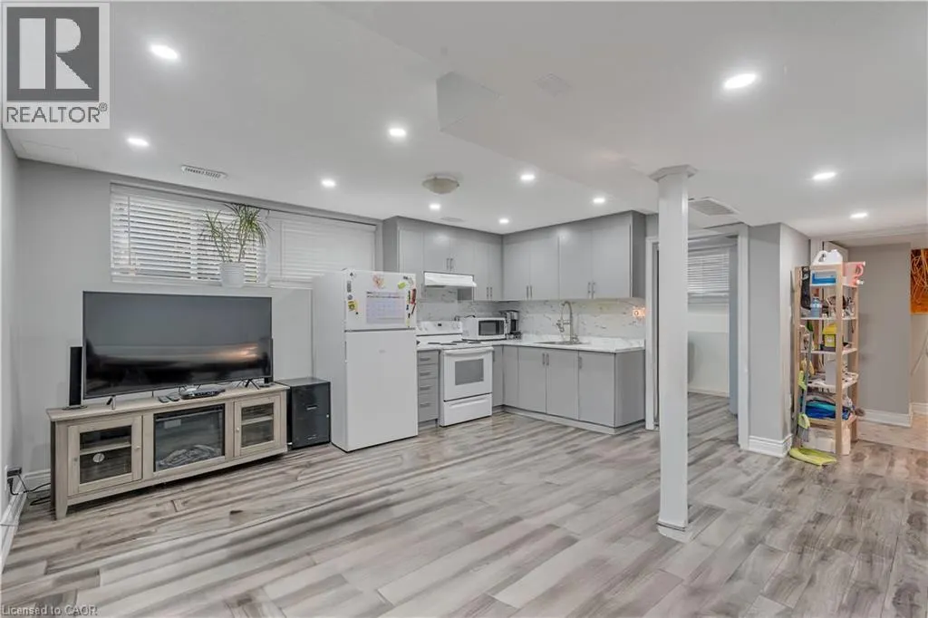 318 EAST 43RD Street