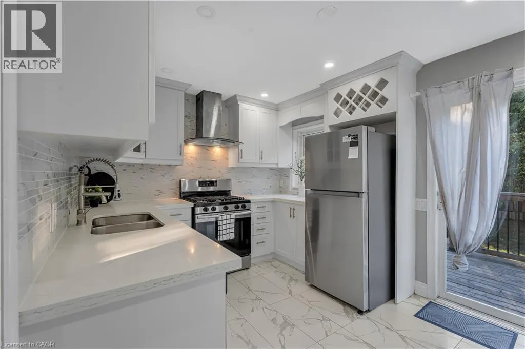 318 EAST 43RD Street
