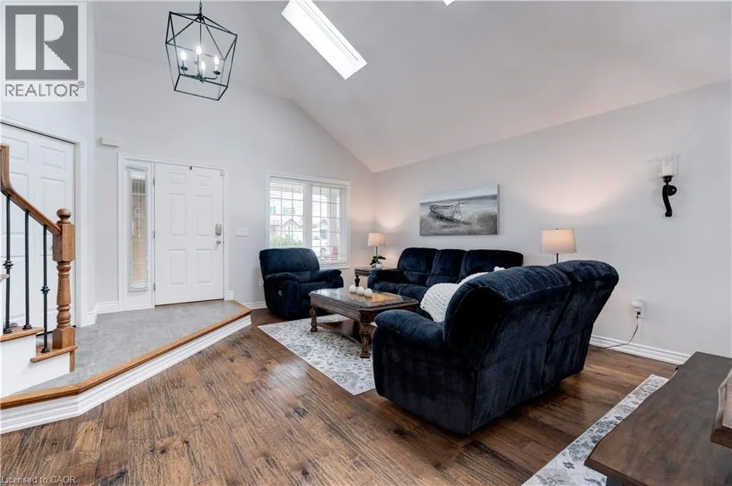 10 SCOTTSWOOD Lane