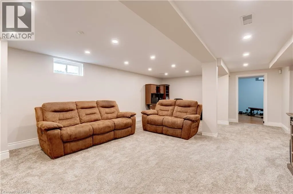 10 SCOTTSWOOD Lane