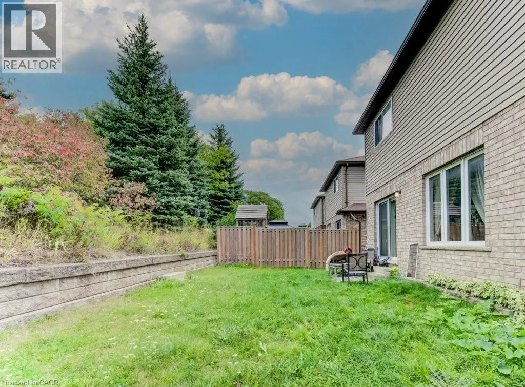 404 TEALBY Crescent