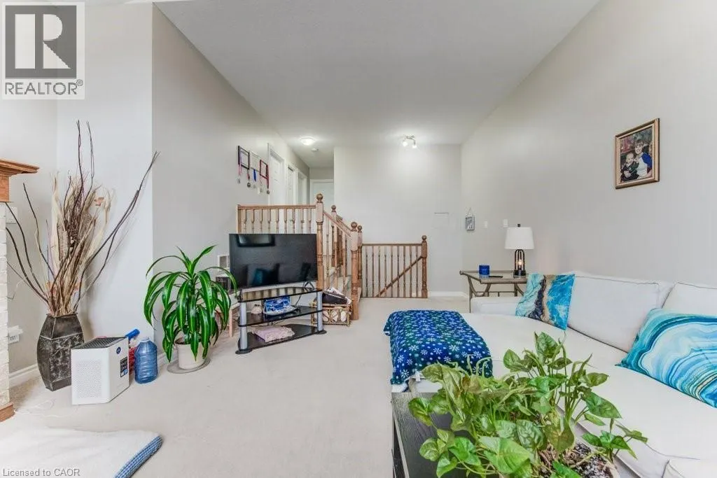 404 TEALBY Crescent