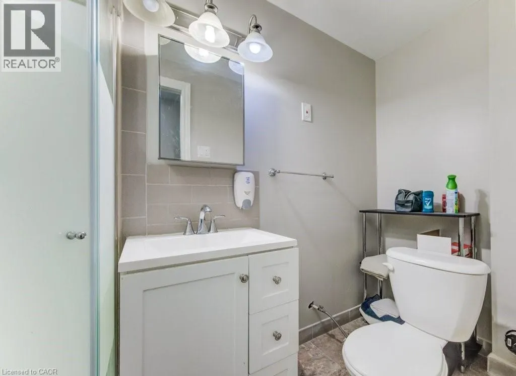 404 TEALBY Crescent