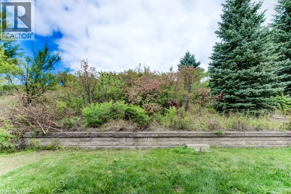 404 TEALBY Crescent