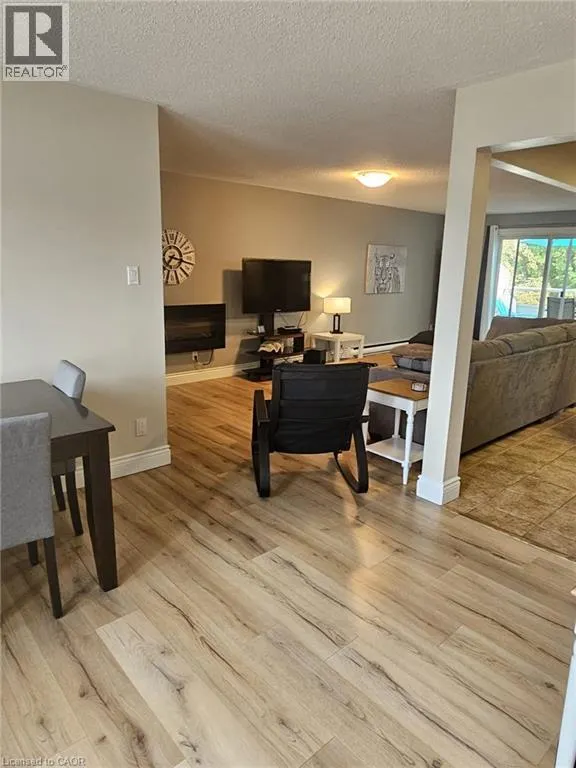 337 KINGSWOOD Drive Unit# 17, #17