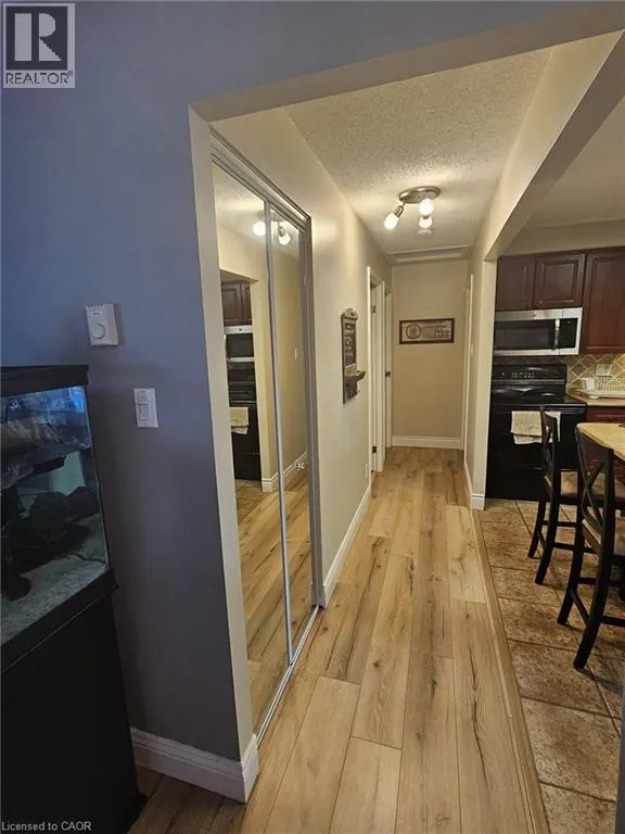 337 KINGSWOOD Drive Unit# 17, #17