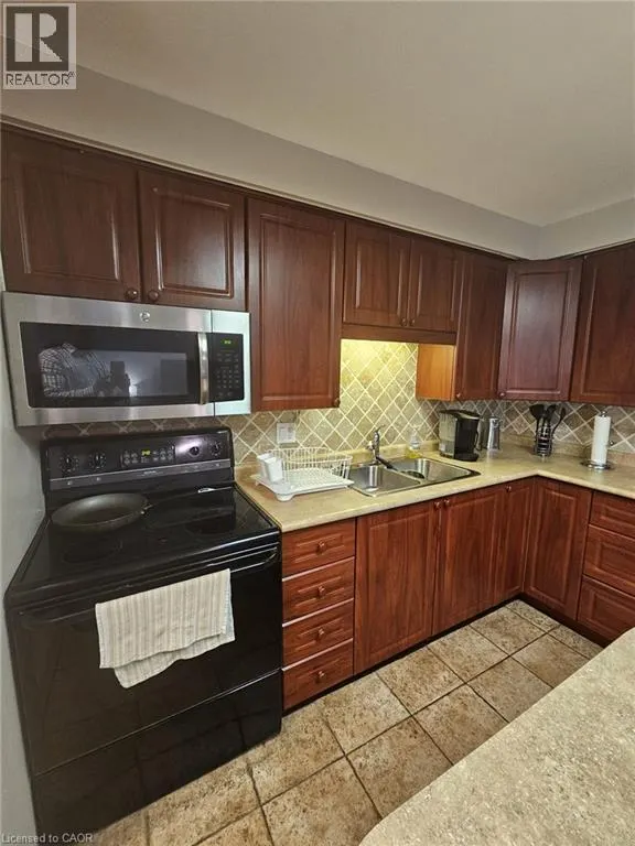 337 KINGSWOOD Drive Unit# 17, #17