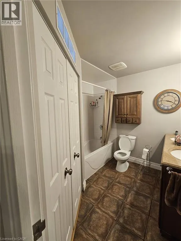 337 KINGSWOOD Drive Unit# 17, #17