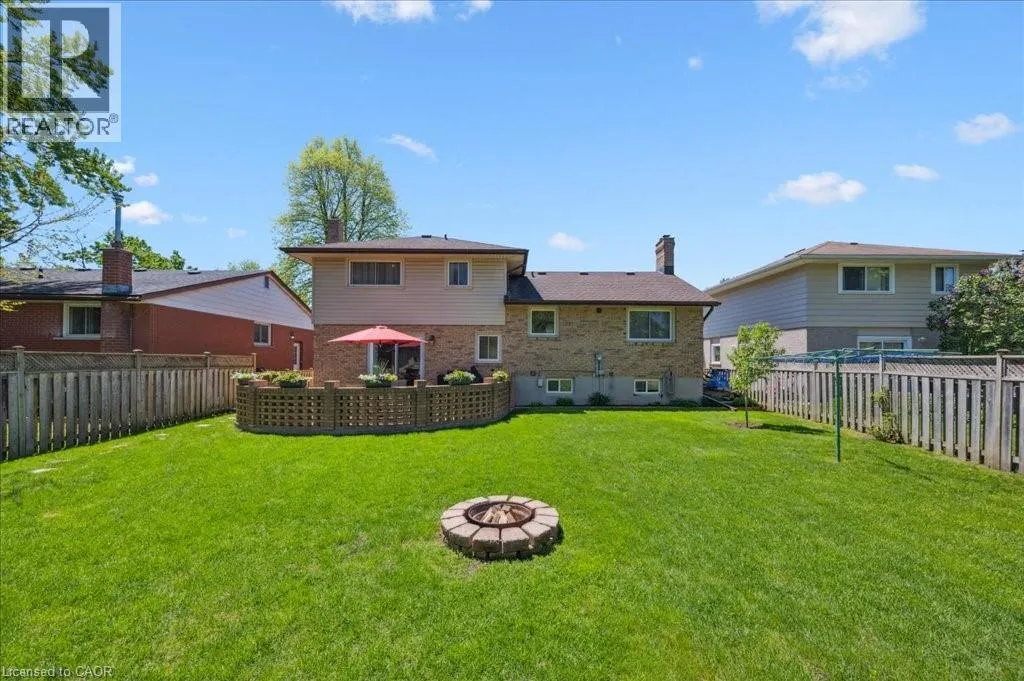 76 LOWER CANADA Crescent