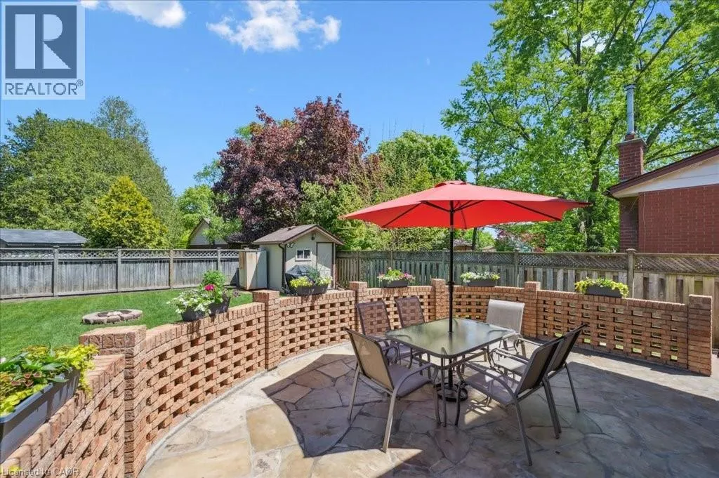 76 LOWER CANADA Crescent