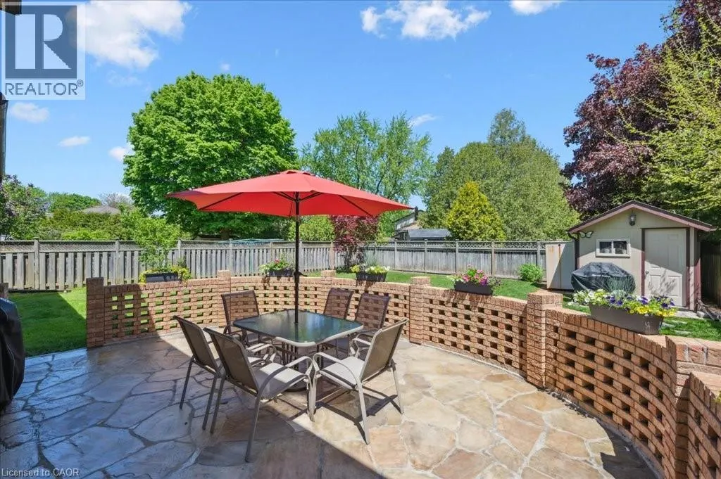 76 LOWER CANADA Crescent