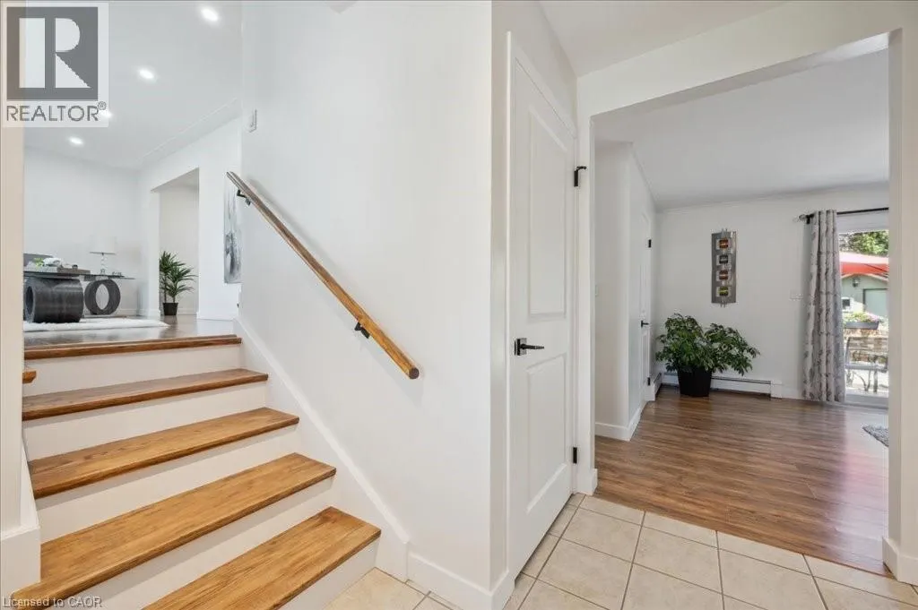76 LOWER CANADA Crescent
