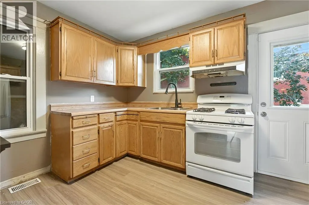 1 BERRYMAN Avenue