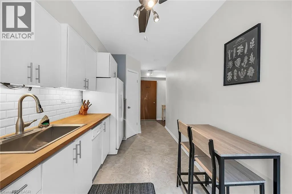 40 ROBINSON Street Unit# 208, #208
