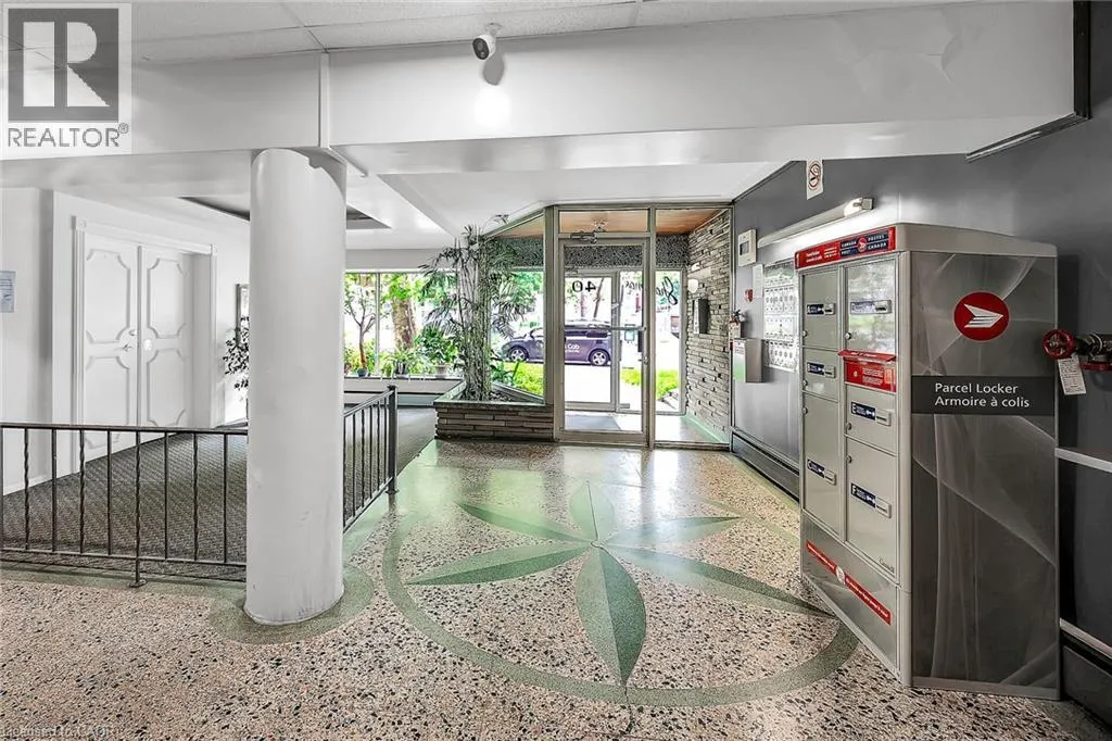 40 ROBINSON Street Unit# 208, #208