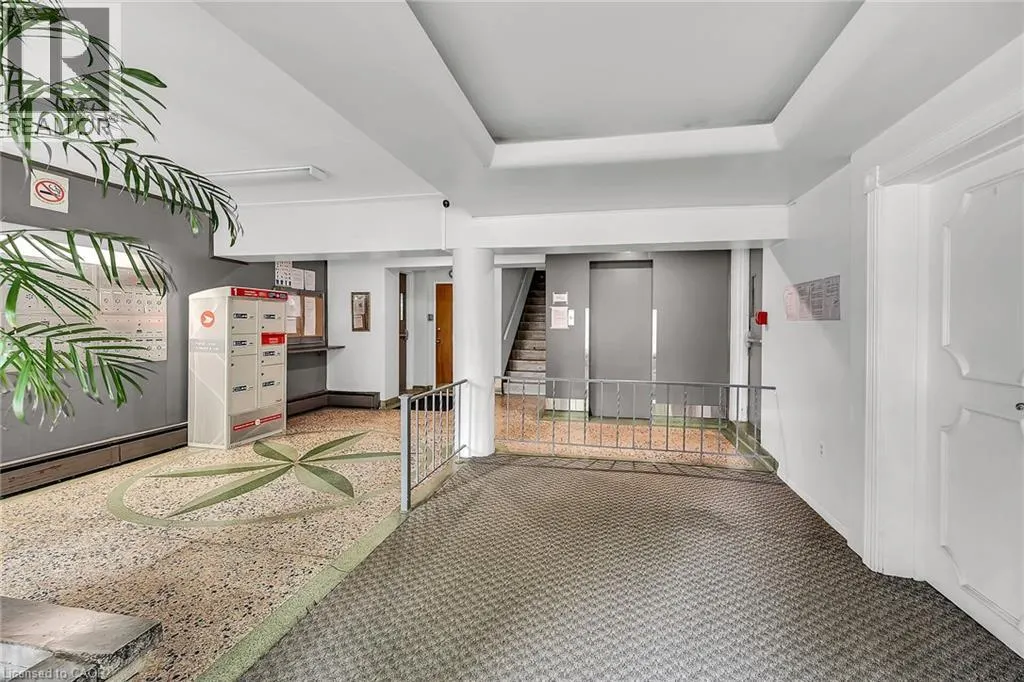 40 ROBINSON Street Unit# 208, #208