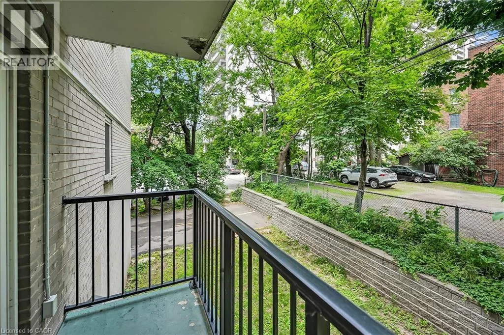 40 ROBINSON Street Unit# 208, #208