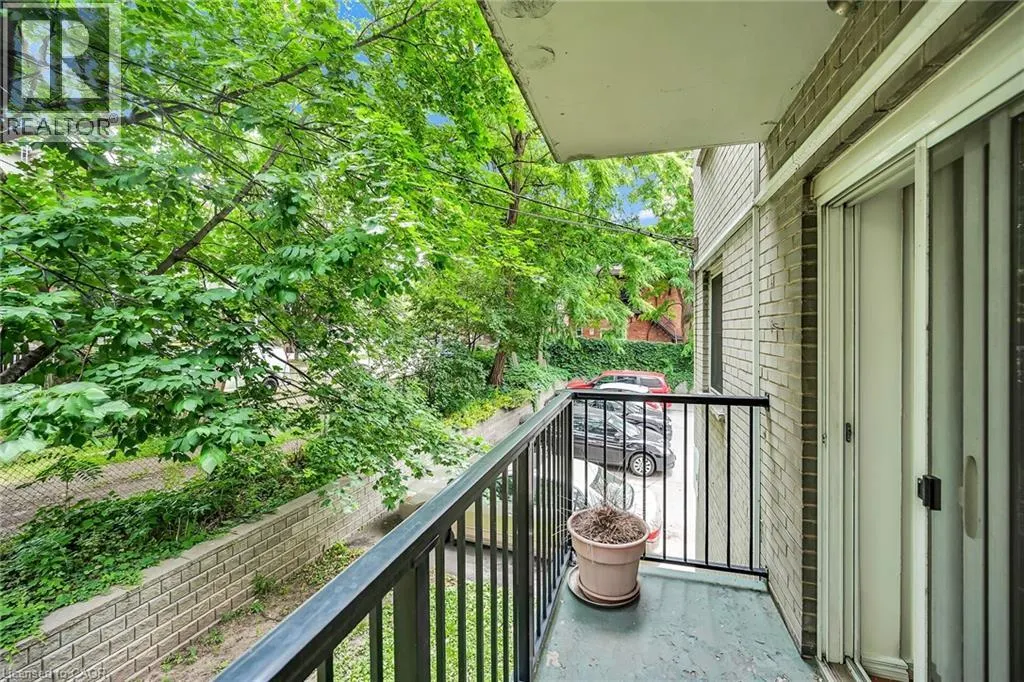 40 ROBINSON Street Unit# 208, #208