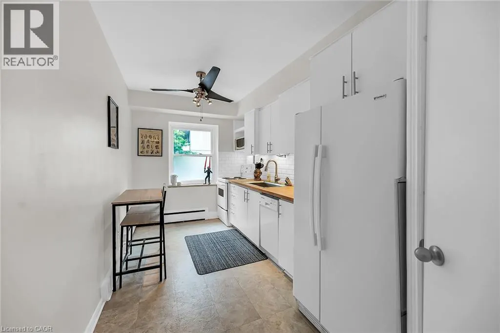 40 ROBINSON Street Unit# 208, #208