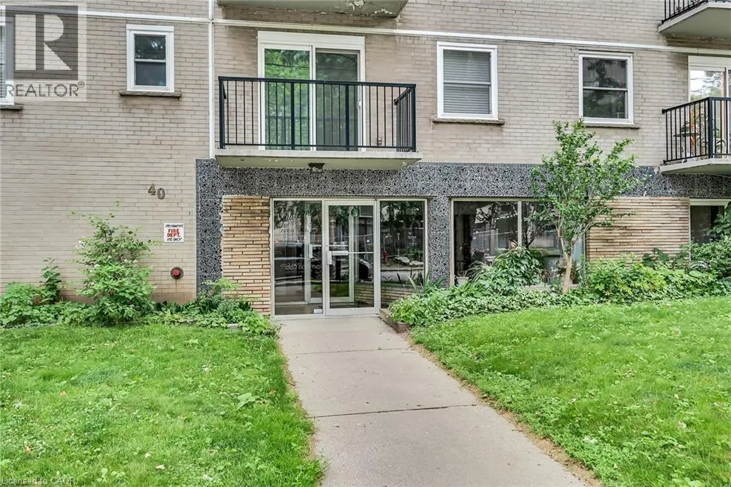 40 ROBINSON Street Unit# 208, #208