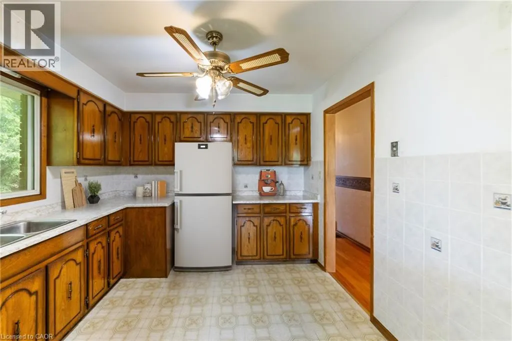 240 MUD Street W