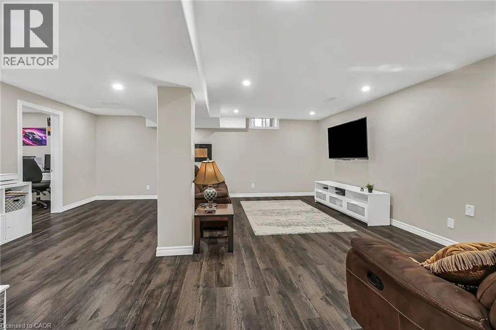 70 ESCARPMENT Drive