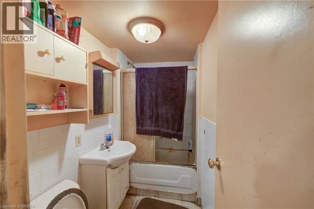 60-62 COLBORNE Street W