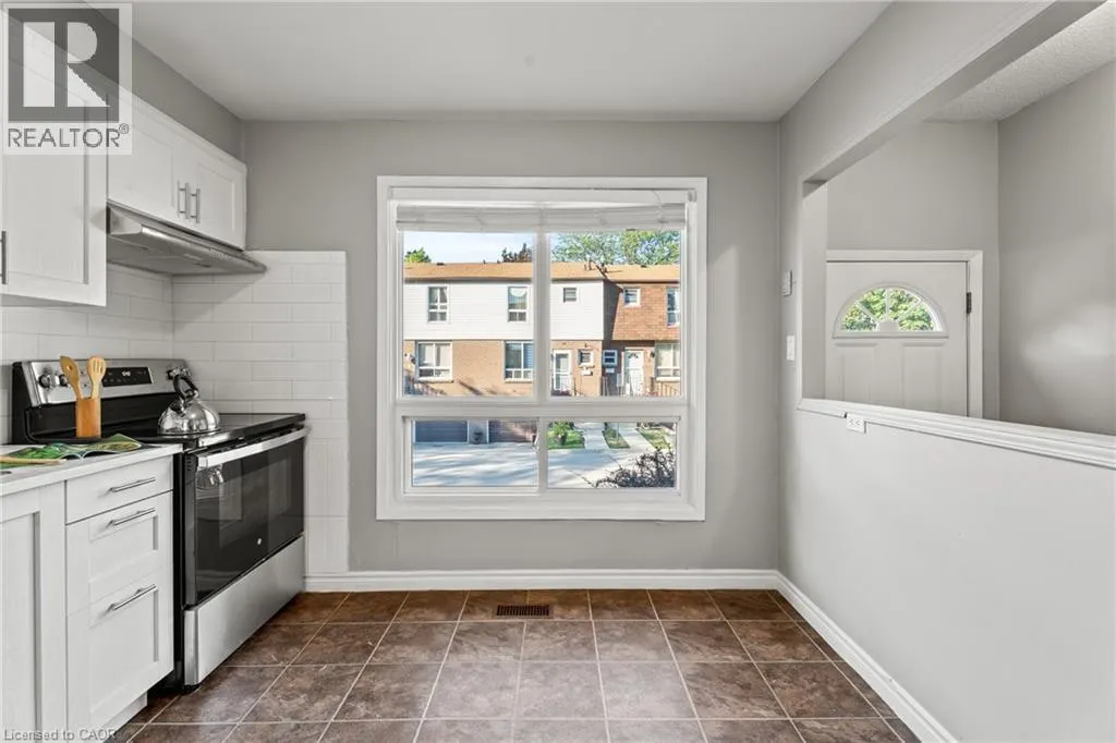 1301 UPPER GAGE Avenue Unit# 33, #33