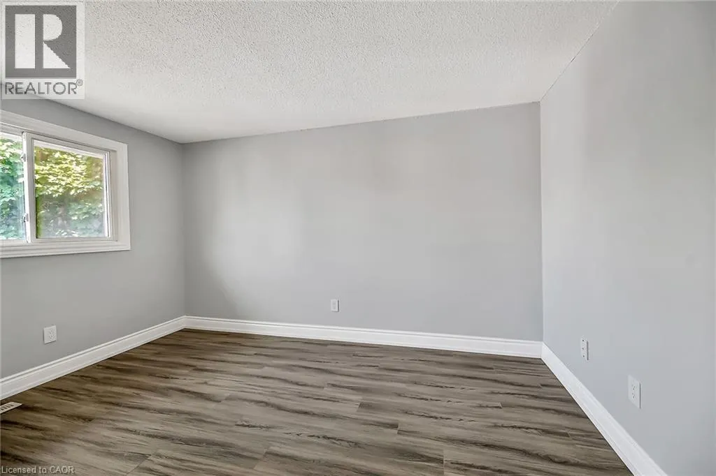 125 LIMERIDGE Road W Unit# 8, #8