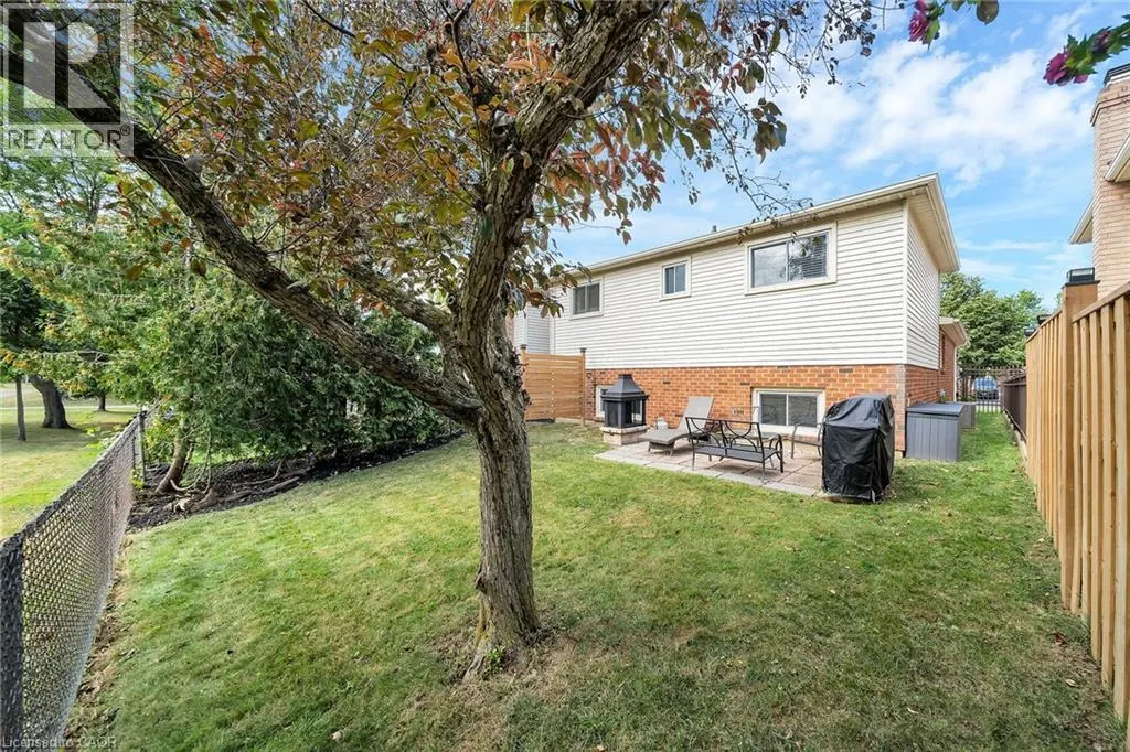 41 SANDRA Crescent