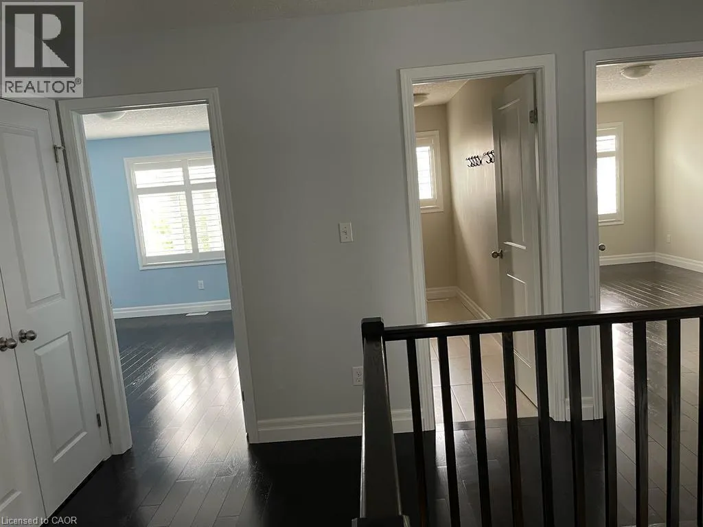 296 COUNTRYSTONE Crescent Unit# Upper, #Upper