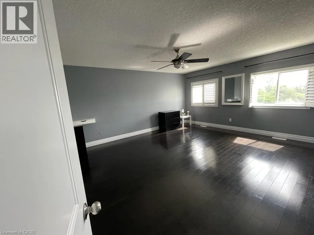 296 COUNTRYSTONE Crescent Unit# Upper, #Upper