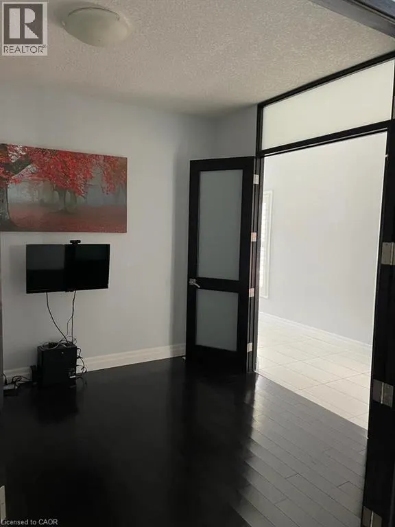 296 COUNTRYSTONE Crescent Unit# Upper, #Upper