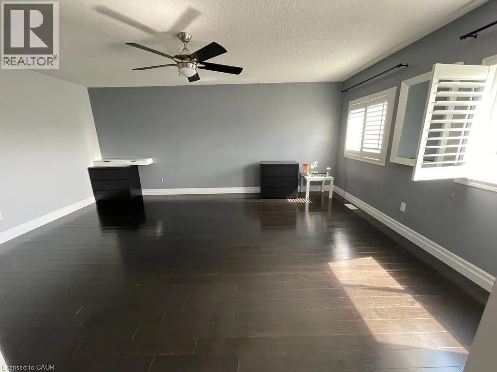 296 COUNTRYSTONE Crescent Unit# Upper, #Upper