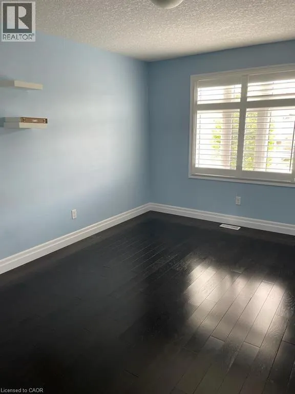 296 COUNTRYSTONE Crescent Unit# Upper, #Upper