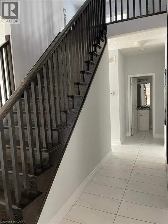 296 COUNTRYSTONE Crescent Unit# Upper, #Upper