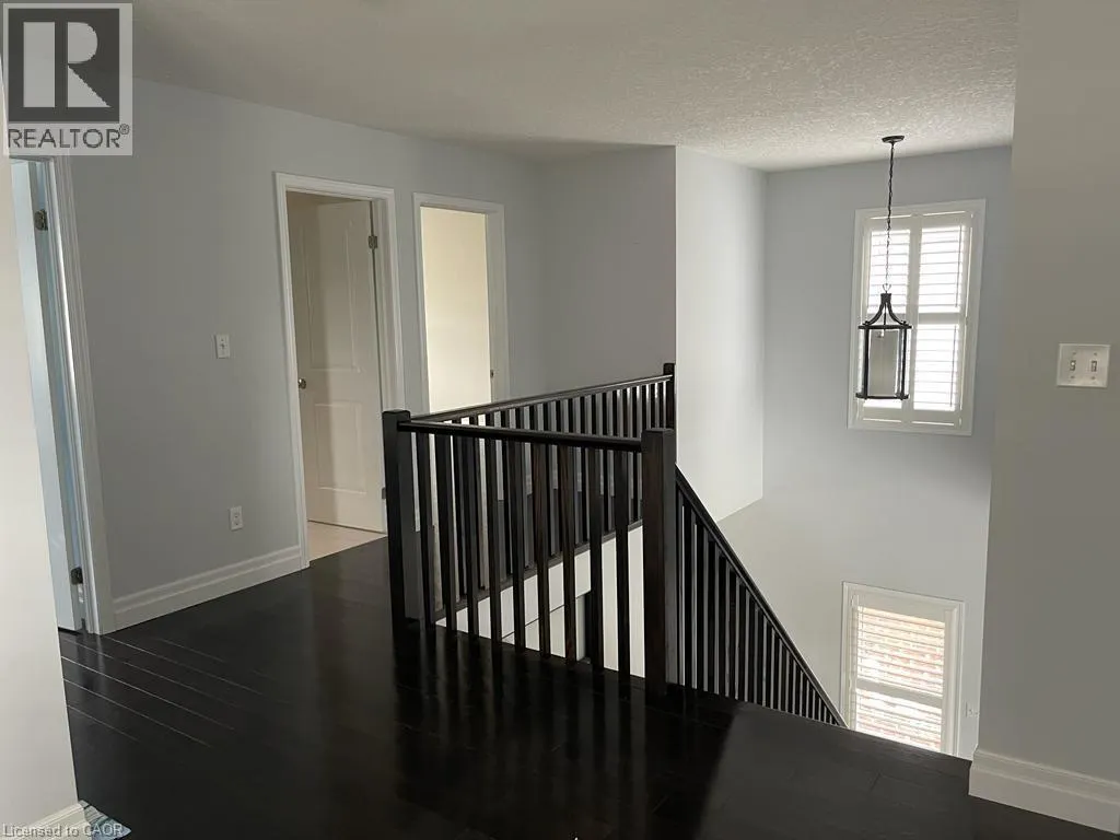 296 COUNTRYSTONE Crescent Unit# Upper, #Upper