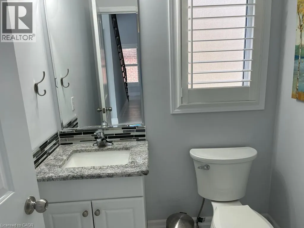 296 COUNTRYSTONE Crescent Unit# Upper, #Upper
