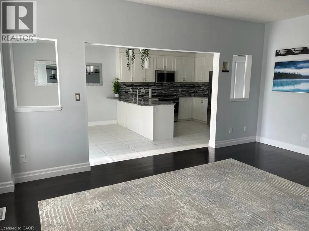 296 COUNTRYSTONE Crescent Unit# Upper, #Upper
